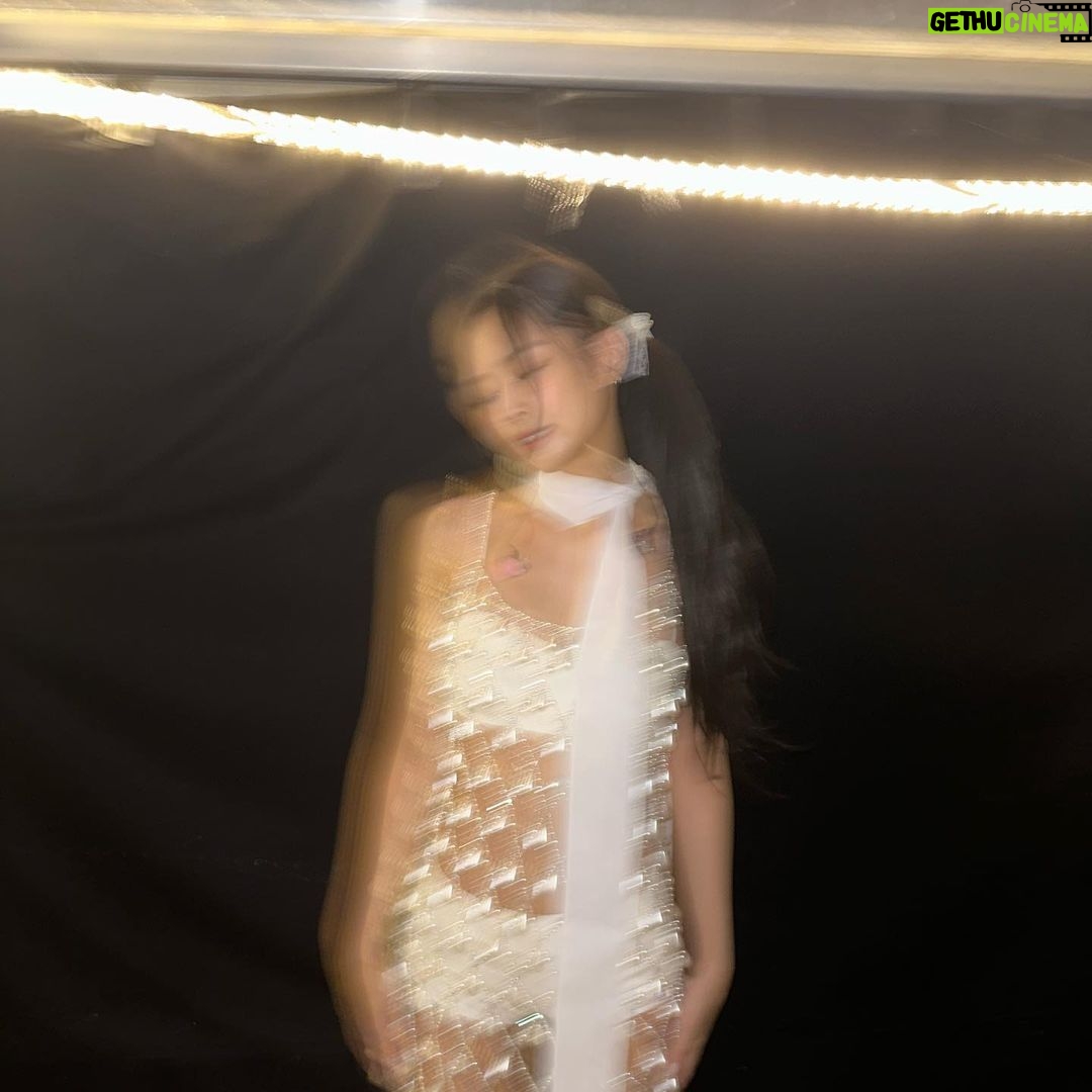 Jennie Kim Instagram - Met Life Stadium ⛈ Thank you for partying with us in the rain. Perfect way to kick off our encore in the U.S.💌