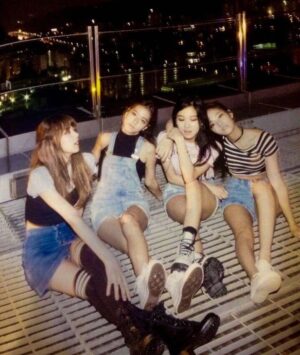 Jennie Kim Instagram - 7 Years with @blackpinkofficial 🤍 I love us I love Blackpink I love Blinks.