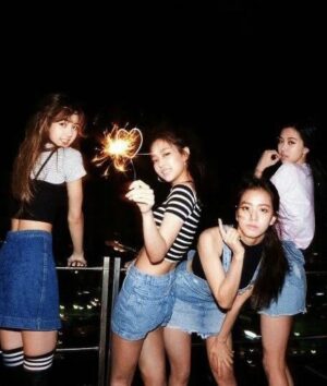 Jennie Kim Instagram - 7 Years with @blackpinkofficial 🤍 I love us I love Blackpink I love Blinks.