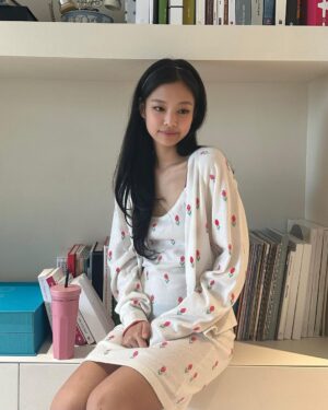 Jennie Kim Instagram - 🎀 yozum 🎀