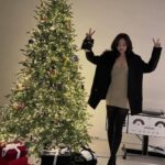 Jennie Kim Instagram - 올 한해도 너무 고마웠어요 블링크 ✨ 내년에 더 멋진 모습으로 나아가볼께요 우리 모두 건강하고 행복하자 💝 안녕 나의 2023