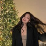 Jennie Kim Instagram - 올 한해도 너무 고마웠어요 블링크 ✨ 내년에 더 멋진 모습으로 나아가볼께요 우리 모두 건강하고 행복하자 💝 안녕 나의 2023