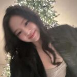 Jennie Kim Instagram - 올 한해도 너무 고마웠어요 블링크 ✨ 내년에 더 멋진 모습으로 나아가볼께요 우리 모두 건강하고 행복하자 💝 안녕 나의 2023