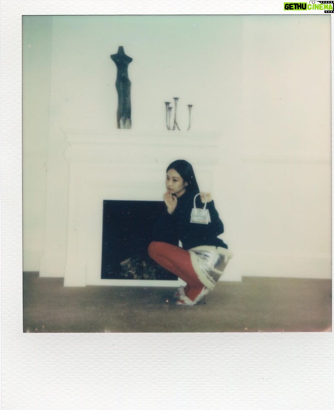 Jennie Kim Instagram - A whole day filled with happiness 🐶 @jacquemus