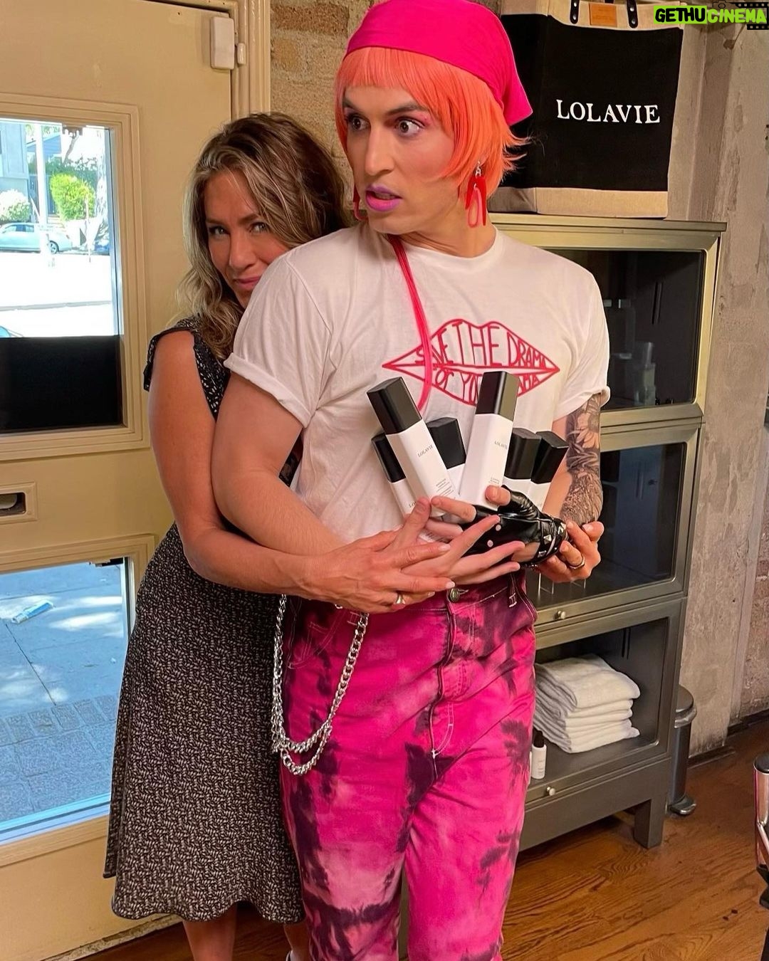 Jennifer Aniston Instagram - FANGIRLS. True story: we cried when we met. Jen + Jenni = ❤️ @lolavie