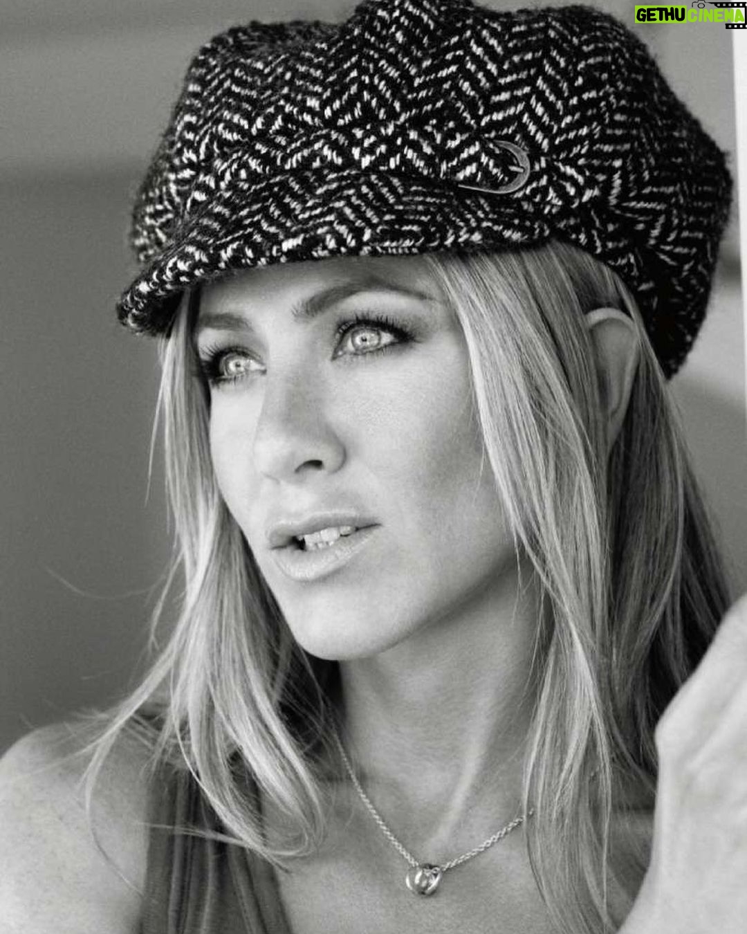 Jennifer Aniston Instagram - Muse, legend, always inspired by the one and only 🤍 Happy @barbrastreisand day ❤️
