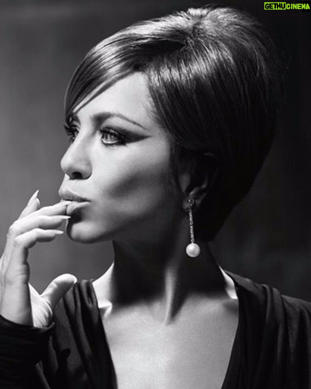 Jennifer Aniston Instagram - Muse, legend, always inspired by the one and only 🤍 Happy @barbrastreisand day ❤️