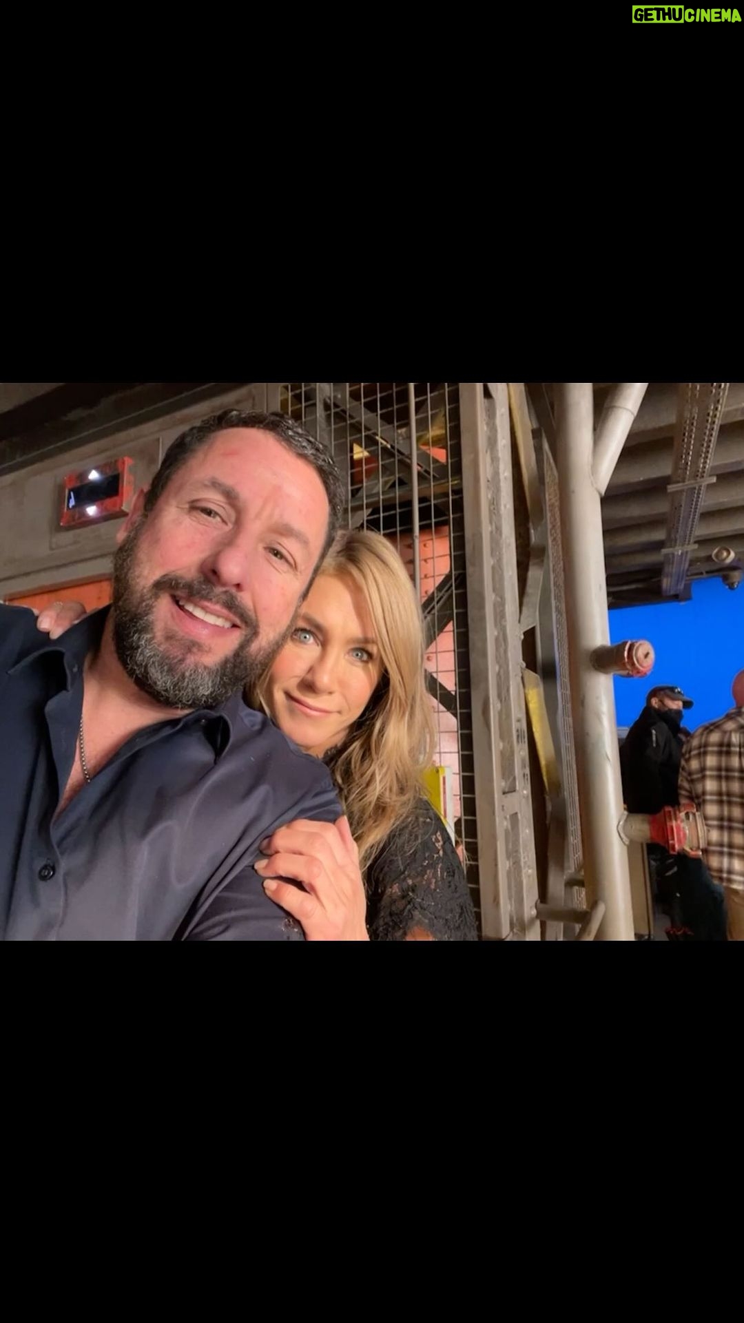 Jennifer Aniston Instagram - Merciiii Paris 🇫🇷 That’s a wrap. #MurderMystery2