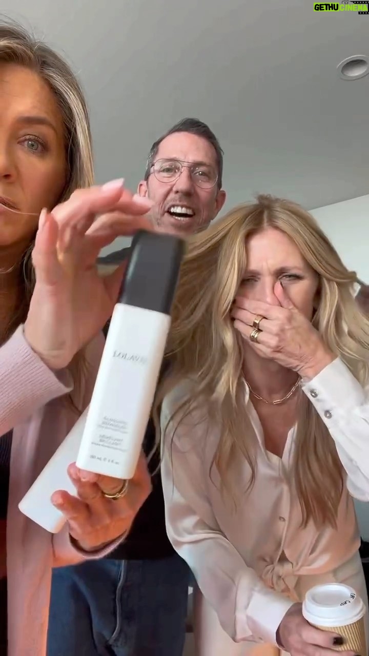 Jennifer Aniston Instagram - Happy birthday to this @lolavie girl — my day 1, #1 BFF / soul sister @andreabendewald. I LOVE YOU! ❤️
