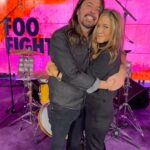 Jennifer Aniston Instagram - The @foofighters paid @themorningshow a visit. This super fan will never forget this day!! ❤️ Mind officially BLOWN 🤯 #FANFORLIFE #BESTHUMANSEVER 😘🙏🏼 #FBF