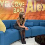 Jennifer Aniston Instagram - We. are. BACK! 🥳 Season 2 of @themorningshow is here and we’re excited to hand it over to you. In the meantime…a little iPhone drop for your entertainment ❤️👈🏼And yes. Alex gets a dog. FINALLY 🥰🐾👊🏼But that’s just the beginning…