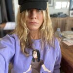 Jennifer Aniston Instagram - For the record… we were SO not on a break 🙄⁣ ⁣ Excited to show you guys some pieces from the first ever @friends ⁣merch collection 👏🏼 Half of my proceeds from this limited drop will benefit @americares, an organization I love… which is working to provide relief, mental health care, and medical aid to communities and individuals affected by Covid-19. ⁣ ⁣ Swipe to see more from the collection + link in my bio to shop⛲️