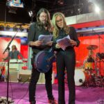 Jennifer Aniston Instagram - The @foofighters paid @themorningshow a visit. This super fan will never forget this day!! ❤️ Mind officially BLOWN 🤯 #FANFORLIFE #BESTHUMANSEVER 😘🙏🏼 #FBF