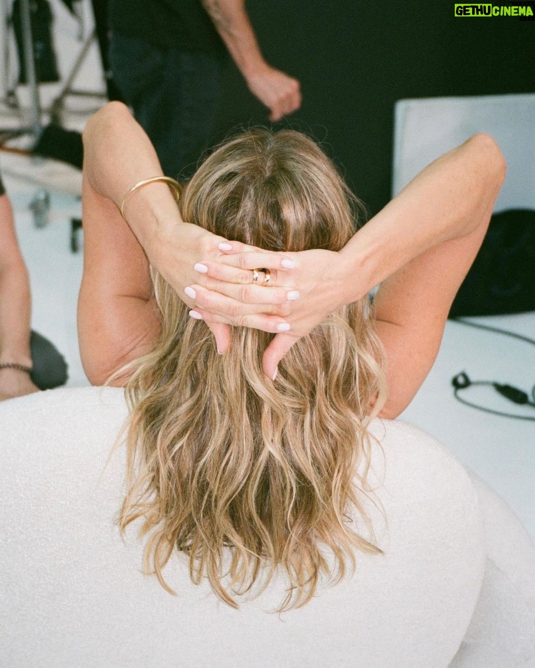 Jennifer Aniston Instagram - Something’s coming 🤫