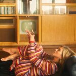 Jennifer Aniston Instagram - I could not have had more fun playing house and going back in time with @emmasummerton 💛 To @laurabrown99 and the entire @instylemagazine team… thank for always keeping this girl in style 😉❤️