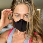 Jennifer Aniston Instagram - I understand masks are inconvenient and uncomfortable. But don’t you feel that it’s worse that businesses are shutting down... jobs are being lost... health care workers are hitting absolute exhaustion. And so many lives have been taken by this virus because we aren’t doing enough. ⠀ ⠀ I really do believe in the basic goodness of people so I know we can all do this 🥰 BUT still, there are many people in our country refusing to take the necessary steps to flatten the curve, and keep each other safe. People seem worried about their “rights being taken away” by being asked to wear a mask. This simple and effective recommendation is being politicized at the expense of peoples’ lives. And it really shouldn’t be a debate 🙏🏼 ⠀ ⠀ If you care about human life, please... just #wearadamnmask 😷 and encourage those around you to do the same ❤️