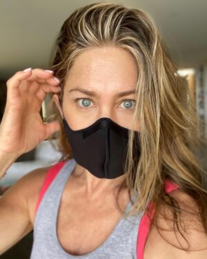 Jennifer Aniston Instagram - I understand masks are inconvenient and uncomfortable. But don’t you feel that it’s worse that businesses are shutting down... jobs are being lost... health care workers are hitting absolute exhaustion. And so many lives have been taken by this virus because we aren’t doing enough. ⠀
⠀
I really do believe in the basic goodness of people so I know we can all do this 🥰 BUT still, there are many people in our country refusing to take the necessary steps to flatten the curve, and keep each other safe. People seem worried about their “rights being taken away” by being asked to wear a mask. This simple and effective recommendation is being politicized at the expense of peoples’ lives. And it really shouldn’t be a debate 🙏🏼 ⠀
⠀
If you care about human life, please... just #wearadamnmask 😷 and encourage those around you to do the same ❤️