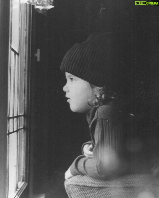 Jennifer Aniston Instagram - California beanie baby ( I'm sure I was wishing for snow 🙏🏼☃️❄️) #TBT
