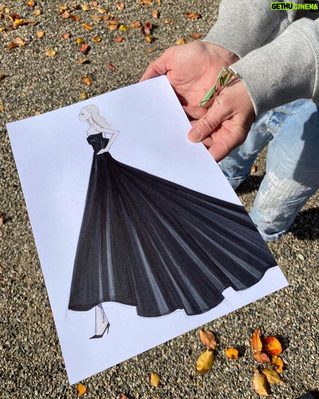 Jennifer Aniston - 7.3 Million Likes - Last night.
My little women. Supported me all night. (Had enough room for them and then some under that gown 🥳) Thank you @Dior for this stunning piece of art 🖤