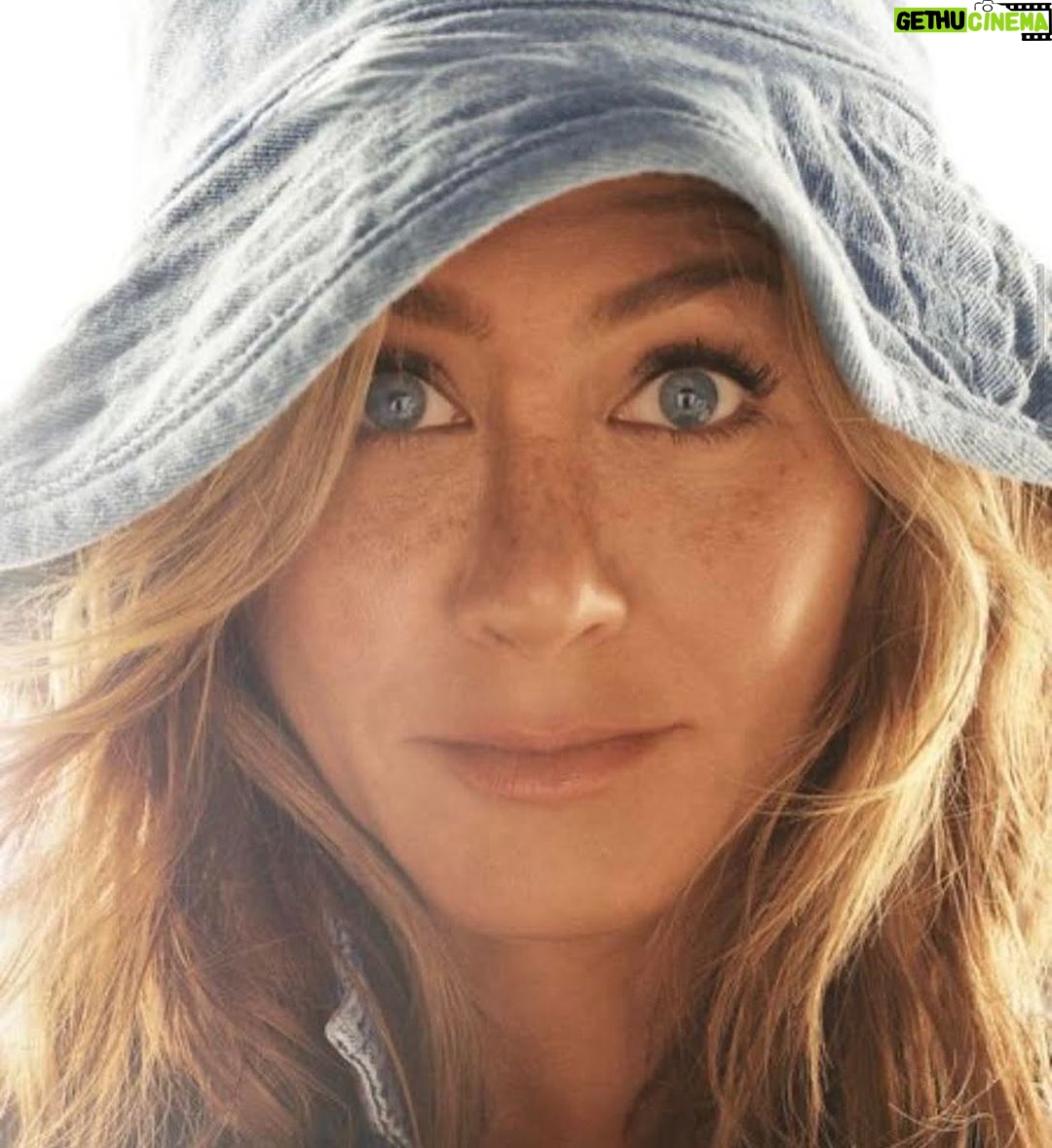 Jennifer Aniston - 7.1 Million Likes - #TBT In style, then and now...