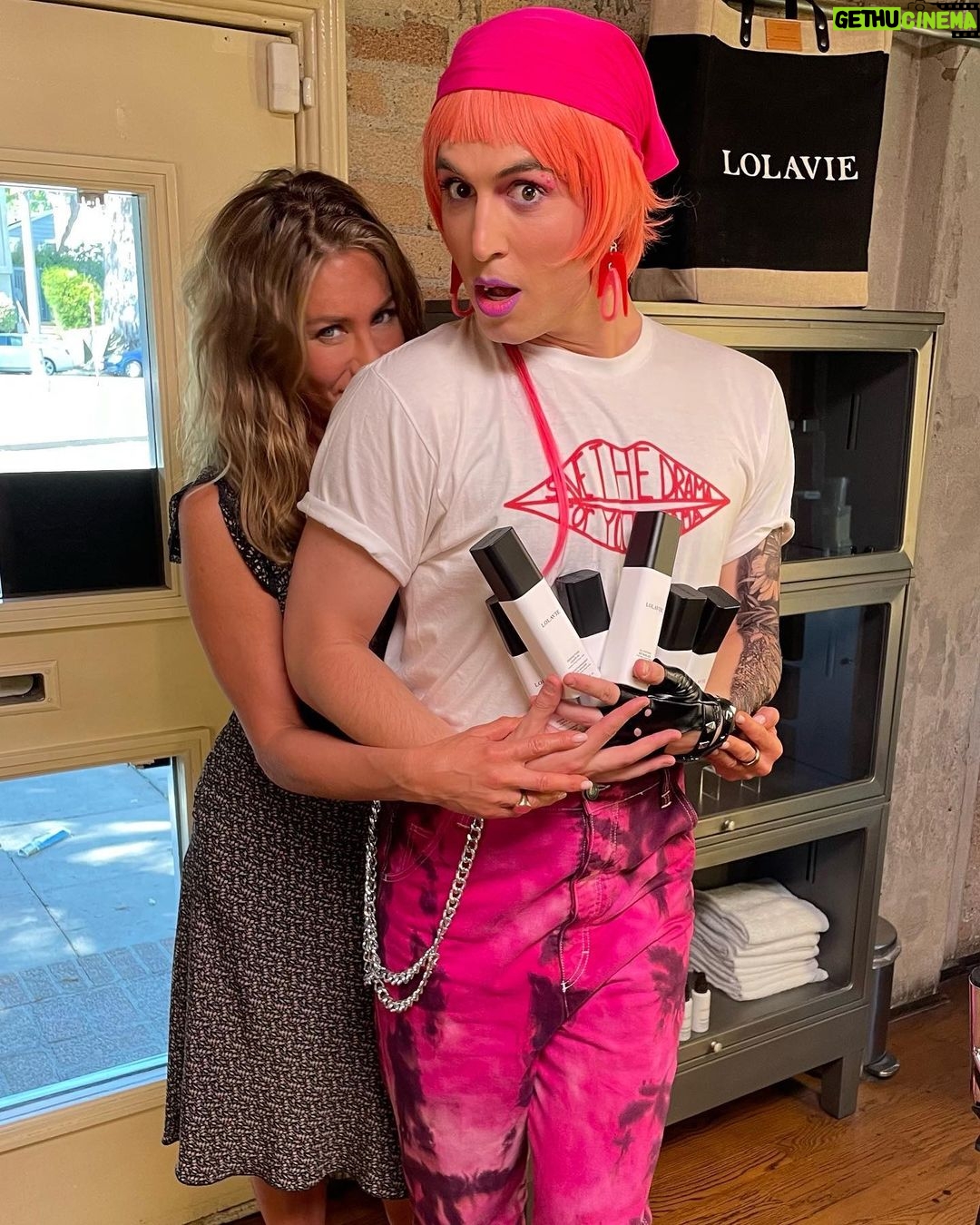Jennifer Aniston Instagram - FANGIRLS. True story: we cried when we met. Jen + Jenni = ❤️ @lolavie