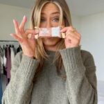 Jennifer Aniston Instagram - I made a bar with @vitalproteins! They’re finally out TODAY 🥳 Hope you like them! 🙏🏼