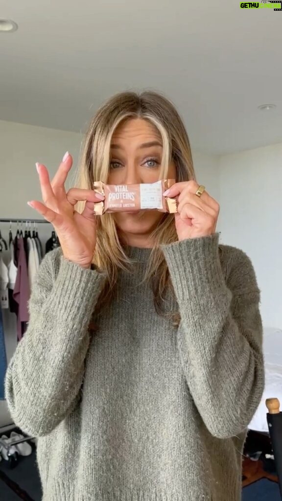 Jennifer Aniston Instagram - I made a bar with @vitalproteins! They’re finally out TODAY 🥳 Hope you like them! 🙏🏼