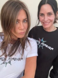 Jennifer Aniston Instagram - friends forever ❤️link in bio 👩🏼‍🤝‍👩🏻 @americares @ebmrf