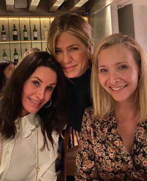 Jennifer Aniston Instagram - Please join me in celebrating one of my favorite people on the planet. LISA KUDROW!! 🎈🥳 She’s been my friend and my family for nearly 30 incredible years. I cherish you…I love you, my sweet Floosh. One of the most talented comedians/actors I’ve had the great honor to work with for all these glorious years and more to come! 
Happy Lisa’s Birthday! ❤️🤸‍♀️