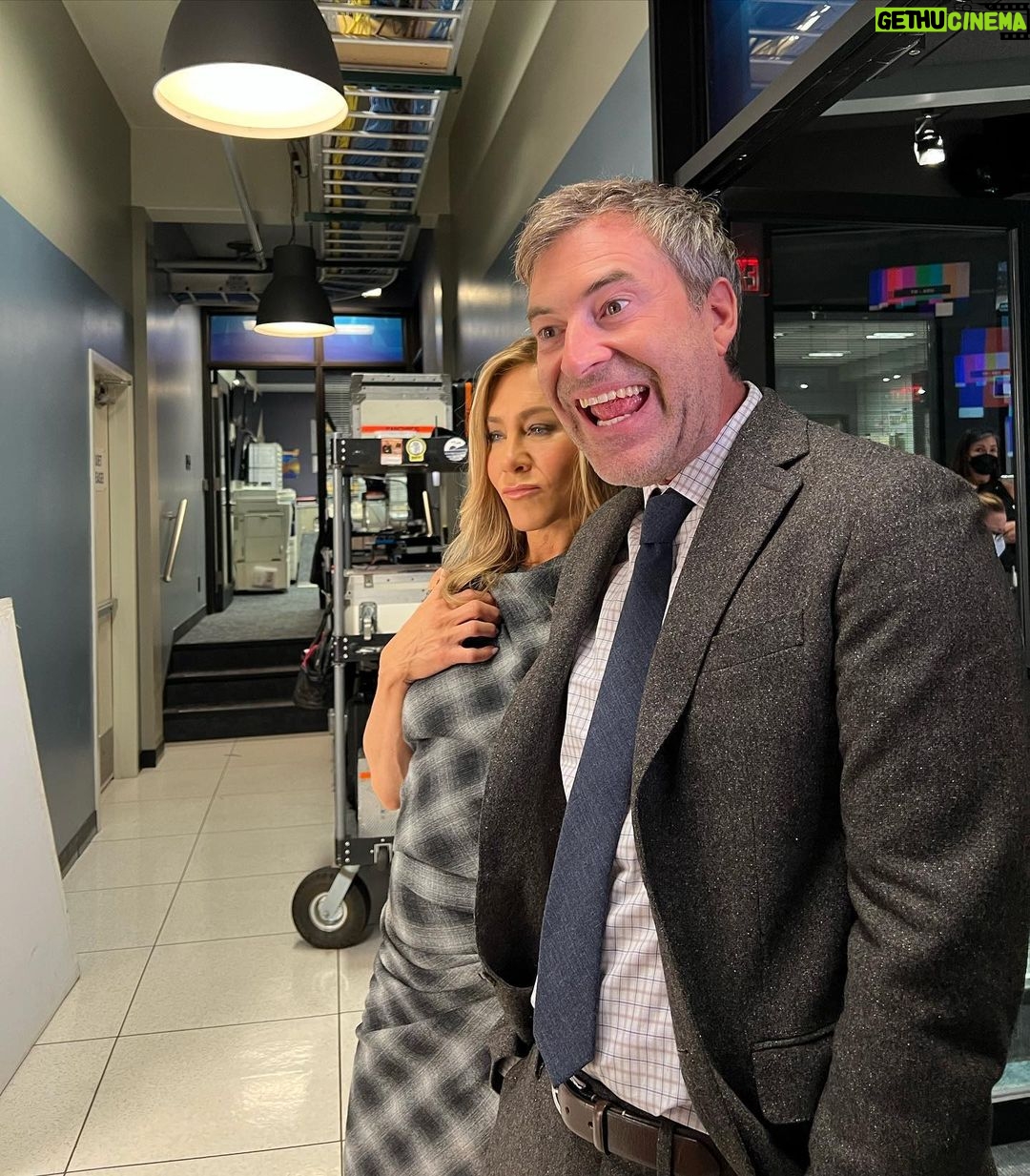 Jennifer Aniston Instagram - That’s a wrap on Season 3 🥹👏🏼Love love LOVE this @themorningshow crew —❤️ So much more to come 😘💥!!