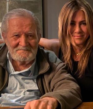 Jennifer Aniston Instagram - Sweet papa…⁣ John Anthony Aniston ⁣
You were one of the most beautiful humans I ever knew. I am so grateful that you went soaring into the heavens in peace - and without pain. And on 11/11 no less! You always had perfect timing. That number will forever hold an even greater meaning for me now 🕊️I’ll love you till the end of time💔⁣
⁣
Don’t forget to visit 💫🤗❤️