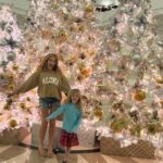 Jennifer Finnigan Instagram - Really nailed these Xmas tree shots…..until the next day when she was OVERRRR ITTTTT ➡️➡️ #aloha #melekalikimaka #holidayspirit #momyouresoembarrassing Four Seasons Resort O‘ahu at Ko Olina