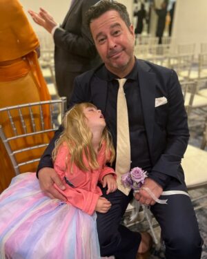 Jennifer Finnigan Instagram - Happy Birthday to my wonderful, kind, funny, patient husband, and the greatest dad. The little things are what make him happy. An afternoon Spritz (pictured here in London lol), a baseball game, a mellow day with his family, a sunset, a swim with his daughter. All the little things I sometimes take for granted, he appreciates, and so that reminds me to do the same. We love you @jonnysilverman !!!!!!! Thanks for making life so fun ❤️❤️❤️❤️❤️