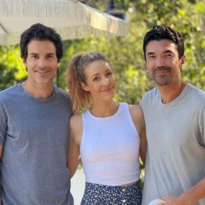 Jennifer Finnigan Instagram - Celebrating the end of the Writer’s strike with my buddies ☺️ Now time for @sagaftra to get our fair deal too!!!!! #salvation @santiagoc @iananthonydale 🩷