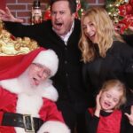 Jennifer Finnigan Instagram - Hey look! This year’s Santa pics aren’t awkward at all! OH WAIT…➡️🤦🏼‍♀️ Merry Christmas Eve everyone, sending lots of love and light out there, hope you’re surrounded by loved ones tonight, no matter what you celebrate ❤️🙏🏻❤️💚❤️💚 Los Angeles, California