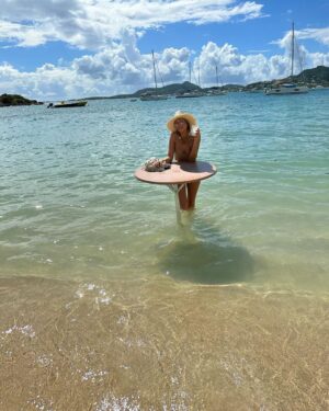Jennifer Finnigan Instagram - One more drop from our little holiday…I know I know “Enough already Finnigan!!!” I’m even annoying myself with these pics. But it was all so blue and so warm and so gorgeous!!!! And yes that’s a damn bistro table in the ocean (and a damn Pina Colada in my hand)!!!!
Also the lizard. Iguana?😳) 💙💙💙 #stmaarten #caribbean #dreamvacation