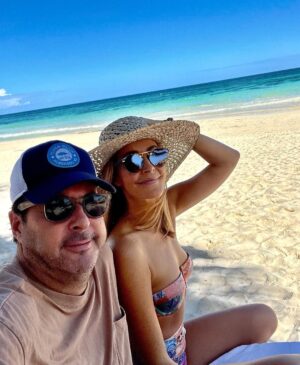 Jennifer Finnigan Instagram - Quick trip to #Tulum with my honey @jonnysilverman to celebrate our dear friend’s wedding. We’ve spent every day reminiscing, laughing, and crying about Bob….whom we all lost 10 months ago. Being surrounded by the people he loved most in the world has been so healing and bonding. Never was a man so collectively adored, and so desperately missed. He’s been everywhere this weekend….appearing in rainbows and signs and symbols. We feel ya Bob. We know you’re here. We miss you and love you. #bobsaget