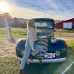 Jennifer Finnigan Instagram - #TB to one of our last days of filming in #novascotia I miss actual autumn 🍂 🍁 @moonshineseries Annapolis Valley, NS