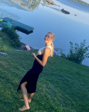 Jennifer Finnigan Instagram - Nova Scotia magic hour ❤️ 🇨🇦 🛶