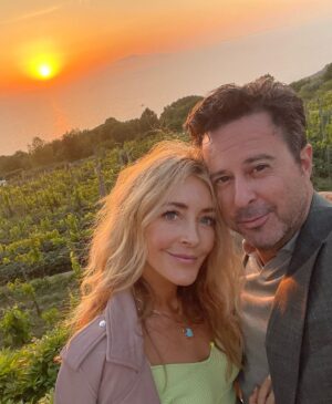 Jennifer Finnigan Instagram - He is patient (sometimes), he is funny (usually), he is kind (always). How lucky am I to be ringing in 15 years married today with this man?! @jonnysilverman , thank you for making this lifetime an incredible adventure, for being the best dad to EJ, for putting up with my crazy, and for your unconditional, beautiful love.
@jonnysilverman ❤️❤️❤️ #happyanniversary