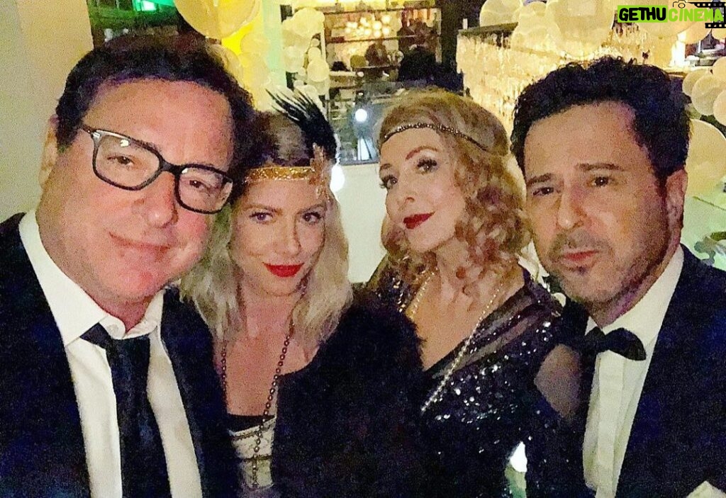 Jennifer Finnigan Instagram - Happy Birthday dear sweet friend. If life were fair, you’d still be here, being the greatest dad and husband and friend, and all around human. And maybe we’d be together right now. Me and Jonny, you and Kelly, having dirty martinis with extra blue cheese olives at one of your favorite spots. We’d be talking about life….about the hard stuff and the great stuff and everything in between. We’d be laughing so hard we’d forget about the state of the world. You’d order everything on menu. And then, we may even leave and have a whole other meal somewhere else, because none of us would want the night to end (this actually happened more than once) But life’s not fair, and you’re not here, and we miss you so damn much it hurts. We’re toasting you today, dear Bobby. Hope they make a mean martini up there. @eattravelrock @jonnysilverman ❤️