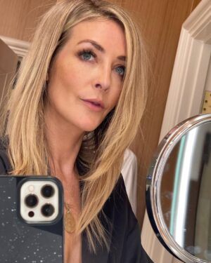 Jennifer Finnigan Instagram - Hotel. Bathroom. Lighting.
Am I right?!?! #ivehadthreemartinis #vegasbaby #notoddlerfortwonights