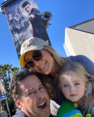 Jennifer Finnigan Instagram - So grateful for my little fam today. Had the greatest day at EJ’s first theme park yesterday!!! She was so brave!!! 
Happy Thanksgiving to you and yours, may your holiday be filled with love and health and joy and laughter!!!!! 🦃🍁 🥧 🧡💛🤎 #happythanksgiving