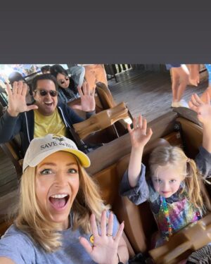 Jennifer Finnigan Instagram - So grateful for my little fam today. Had the greatest day at EJ’s first theme park yesterday!!! She was so brave!!! 
Happy Thanksgiving to you and yours, may your holiday be filled with love and health and joy and laughter!!!!! 🦃🍁 🥧 🧡💛🤎 #happythanksgiving