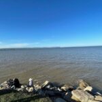 Jennifer Finnigan Instagram - Coolest filming location EVER. The Bay of Fundy has the fastest rising tides in the world!! It’s also a UNESCO World Heritage Site because its beaches and shorelines have “the world’s most complete fossil record of life 300 million years ago”. The last pic is what the shoreline (and water level) looked like when I first started filming, and the video I took is from less than 2 hrs later. Amazing!!!!! #novascotia #novascotiatravel #bayoffundy @moonshineseries Bay Of Fundy Nova Scotia