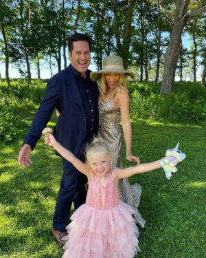 Jennifer Finnigan Instagram - #PEI wedding chic….aiming for fashionable Anne Of Green Gables? 🤔(and of course my little scene stealer in photo 2 ;) #princeedwardisland #cavendish #anneofgreengables 🇨🇦💚