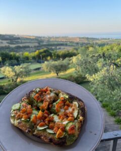 Jennifer Finnigan Instagram - That night I made pizza (and drank alllll the wine….and also chocolate pizza in the last pic) in Tuscany ☺️❤️🤌🏼🤤 🍕 🇮🇹 #latergram #pizza #italy #tuscany 📸 @dsavre @kct_pov Marche, ITALY