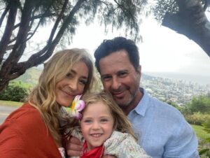 Jennifer Finnigan Instagram - #throwback to last week…..When the parents get 4 hours by themselves thanks to «Kids Club » you can find us at the Adult Pool 🙌🏼 Second pic is back in family mode ;) #hawaii #springbreak #hawaiivacation