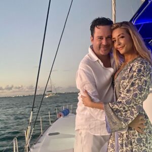 Jennifer Finnigan Instagram - How lucky am I to have TWO Valentines!!!! Happy 18th Valentines Day to my love @jonnysilverman (remember our first one? When I had food poisoning all night?! 🤢) and to my little nugget Ella Jack who makes my heart burst with love…..Happy Valentine’s Day everyone!! ❤️❤️❤️