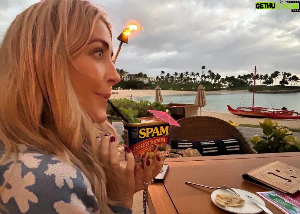 Jennifer Finnigan Instagram - Yup, I’m drinking a Mai Tai in a Spam can. And it’s delicious. Aloha #hawaii 🥰🌸🌺